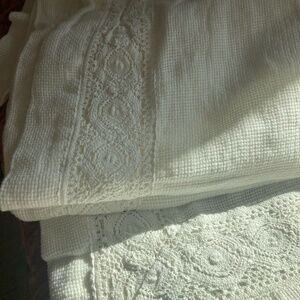 bella notte linen tablecloth crochet lace trim 72 x 120 winter white